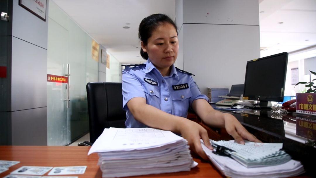 管家婆一笑一马100正确,管家婆一笑一马，一个充满智慧与魅力的名字，象征着精准与高效的管理之道。当谈及管家婆一笑一马时，我们不禁联想到专业、细致、准确的服务态度，以及追求卓越、勇于创新的品质。本文将深入探讨管家婆一笑一马所蕴含的理念，并阐述其在管理领域中的价值与应用。